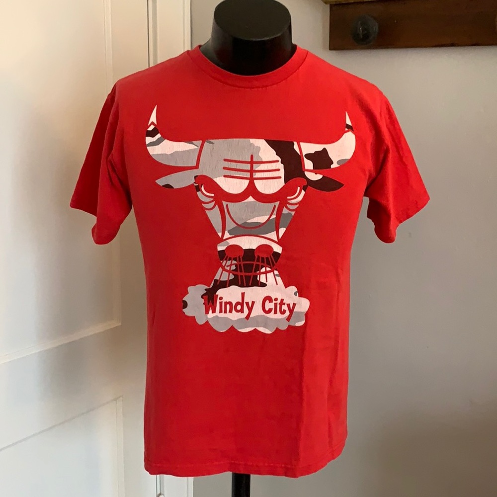 We Love Fine Hardwood Classics Chicago Bulls Tee